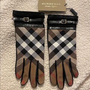 Burberry Women's Plaid Gloves - Black, Brown, and Red